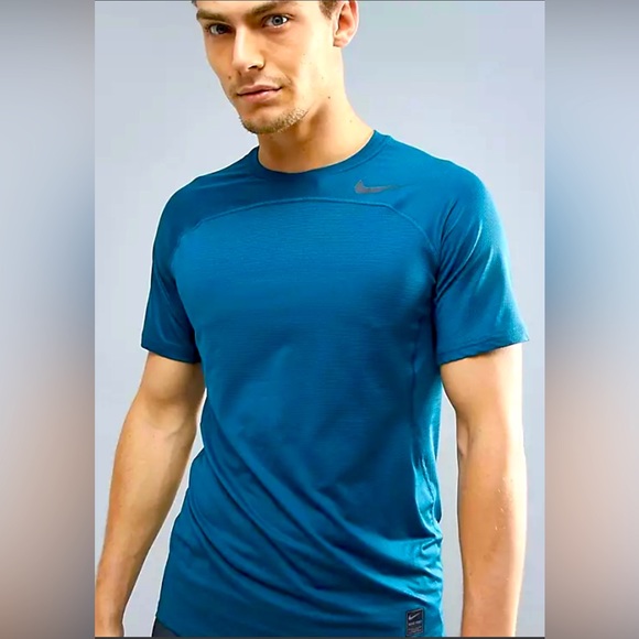 Nike Blue Short Sleeve Tee - Picture 1 of 8